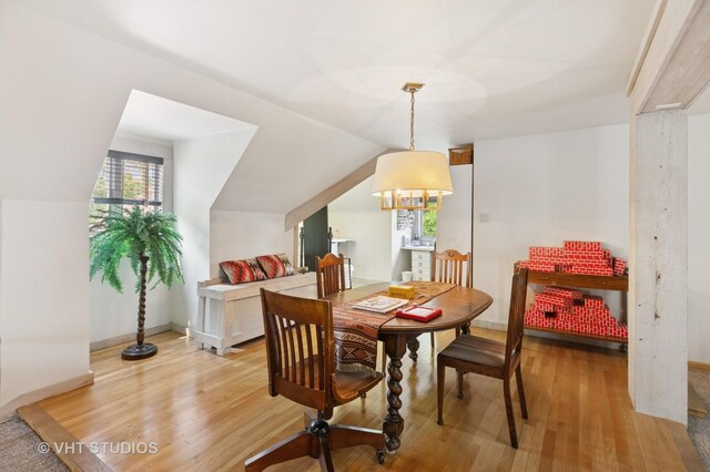 539 N E Ave, Oak Park, IL 60302 - dining area featuring wood finished floors and lofted ceiling