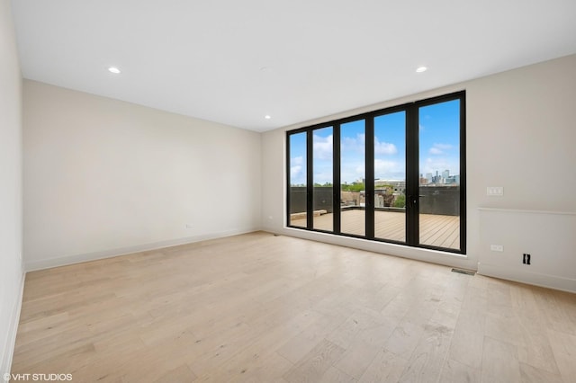 222 S Oakley Blvd Unit 3, Chicago, IL 60612 - empty room featuring light wood-style flooring, baseboards, and recessed lighting