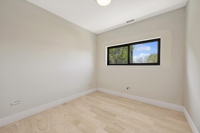 222 S Oakley Blvd Unit 3, Chicago, IL 60612 - empty room featuring light wood-style floors and baseboards