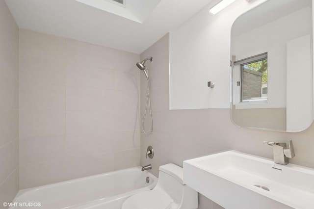 3759 N Kenmore Ave Unit A, Chicago, IL 60613 - bathroom featuring toilet, a sink, and tub / shower combination