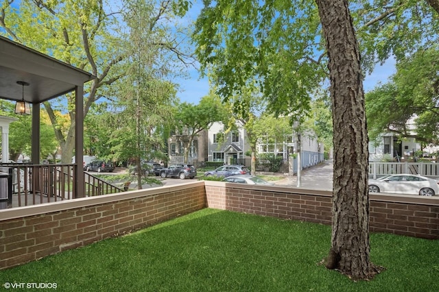 3759 N Kenmore Ave Unit A, Chicago, IL 60613 - view of yard with a residential view
