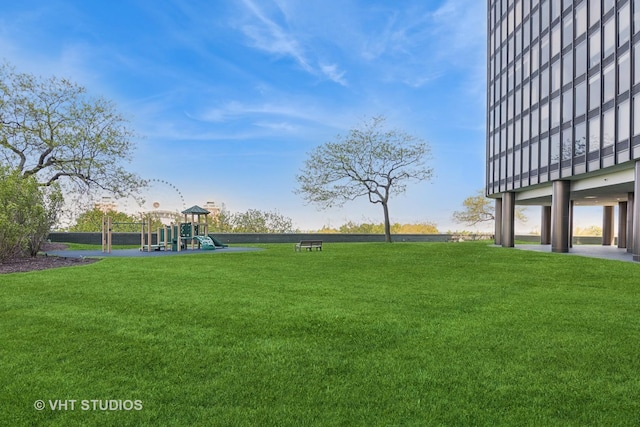 505 N Lake Shore Dr Unit 4807, Chicago, IL 60611 - view of green lawn