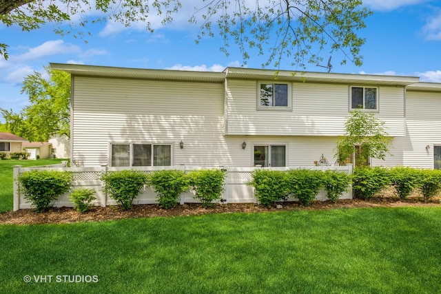 1109 Danvers Ct, Schaumburg, IL 60193 - rear view of house featuring a lawn