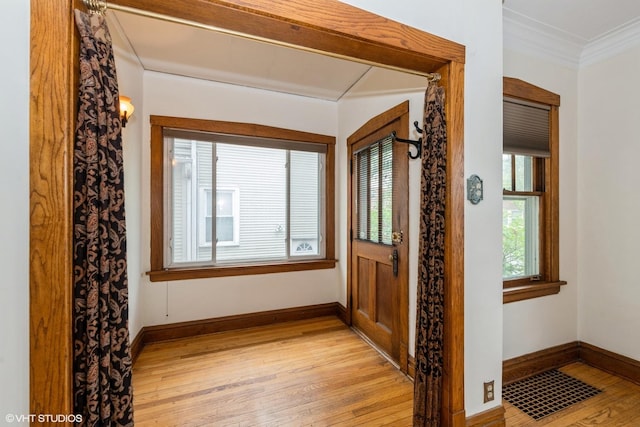 435 Jackson Blvd, Forest Park, IL 60130 - foyer featuring light wood-style flooring, crown molding, and baseboards