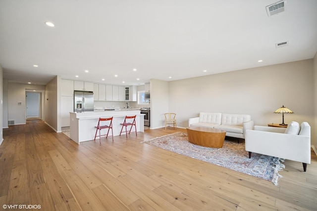 407 Ashland Ave Unit 6H, River Forest, IL 60305 - living room featuring light wood-style floors, recessed lighting, and baseboards