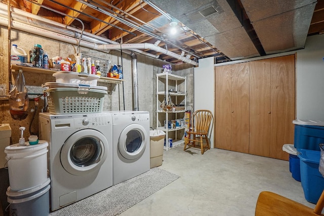 16212 Forest Ave, Oak Forest, IL 60452 - laundry room featuring washing machine and clothes dryer