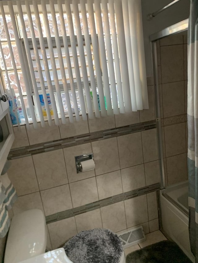 9323 S Normal Ave, Chicago, IL 60620 - full bath with toilet, shower / bath combination with curtain, and tile walls