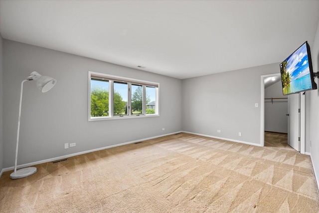 7 Surrey Rd, Lemont, IL 60439 - unfurnished bedroom featuring carpet flooring, baseboards, and a walk in closet