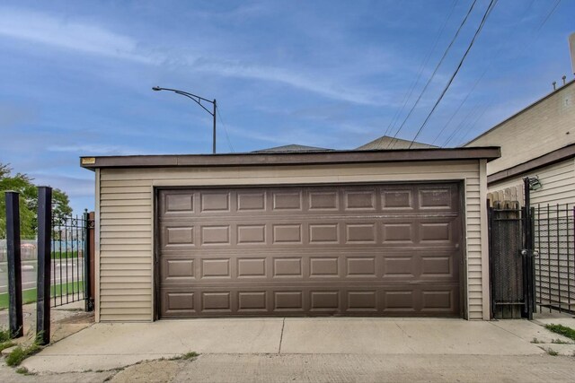3159 W Washington Blvd, Chicago, IL 60612 - detached garage with a gate