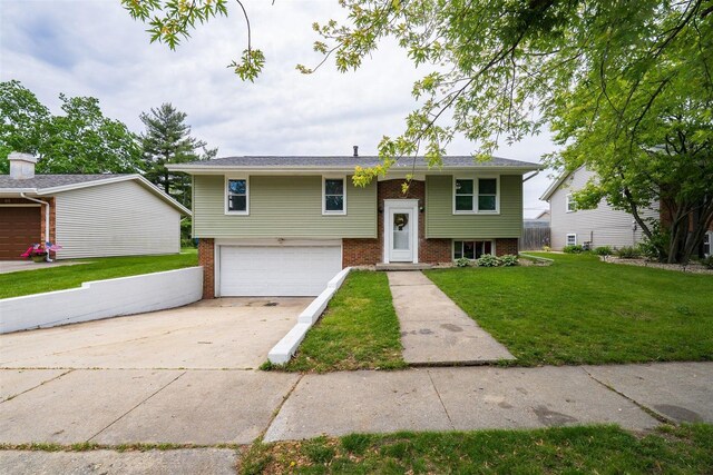 817 N Mohave Dr, Pontiac, IL 61764 - raised ranch featuring a front lawn, a garage, driveway, and brick siding