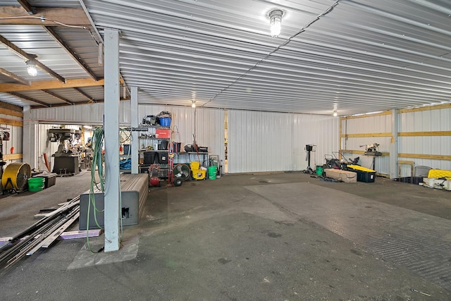2609 E 1500s Rd, Kankakee, IL 60901 - garage featuring metal wall