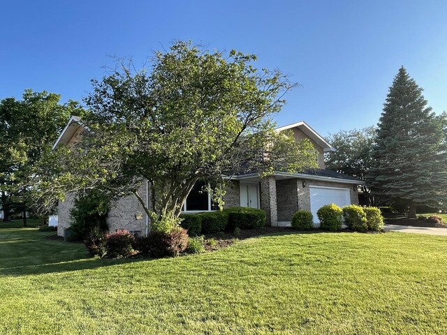 13153 W Pin Oak Dr, Homer Glen, IL 60491 - obstructed view of property featuring a front yard, an attached garage, and driveway