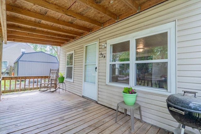 323 N 2nd Ave, Chenoa, IL 61726 - deck with an outbuilding