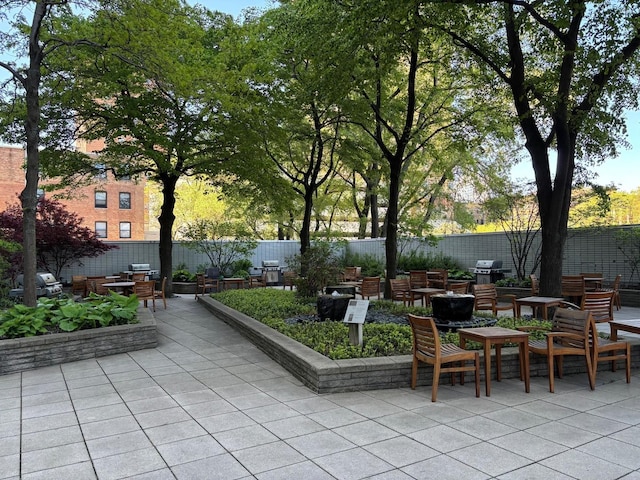 3600 N Lake Shore Dr Unit 2212, Chicago, IL 60613 - fenced backyard featuring a patio area, area for grilling, and outdoor dining area