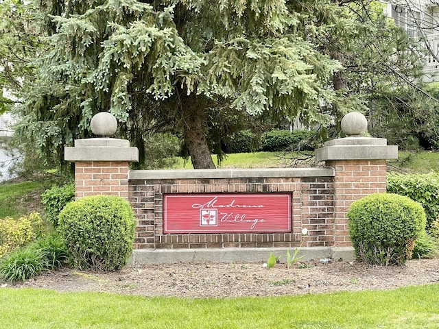 749 S Vintage Ln, Round Lake, IL 60073 - view of community / neighborhood sign