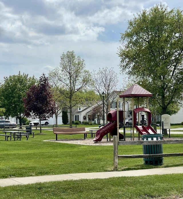 749 S Vintage Ln, Round Lake, IL 60073 - community play area featuring a lawn