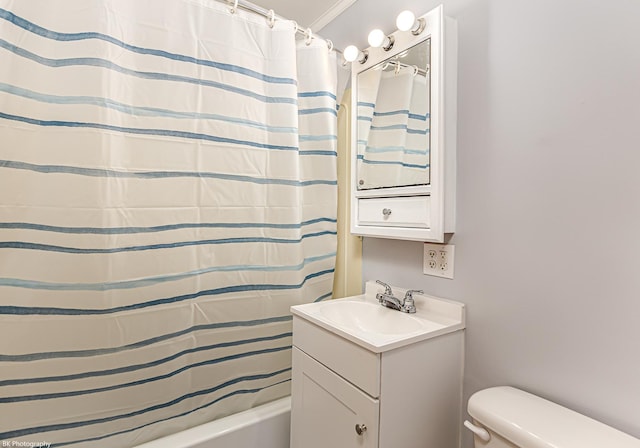 4243 W 90th Pl, Hometown, IL 60456 - bathroom with vanity, toilet, and shower / tub combo with curtain