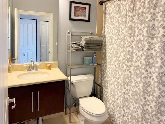 4950 N Western Ave Unit Ph2, Chicago, IL 60625 - full bathroom featuring vanity, toilet, and a shower with curtain