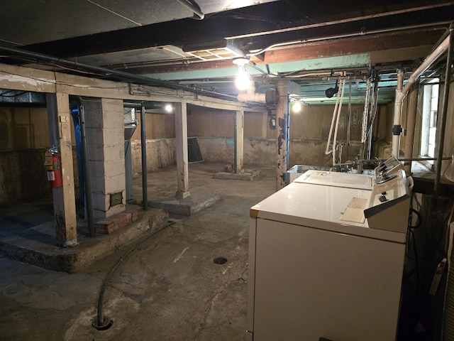 3905 N Oak Park Ave, Chicago, IL 60634 - unfinished below grade area with washer / clothes dryer