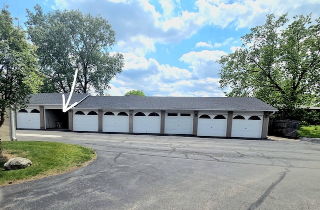 464 S President St Unit 101, Carol Stream, IL 60188 - view of garage
