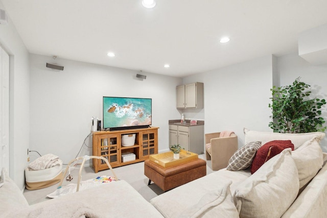 1248 W Fletcher St Unit C, Chicago, IL 60657 - living room featuring recessed lighting