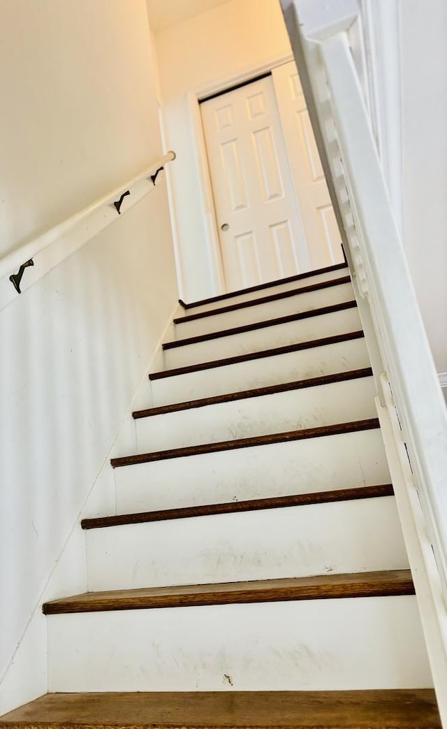 4118 N Kedzie Ave, Chicago, IL 60618 - view of stairway