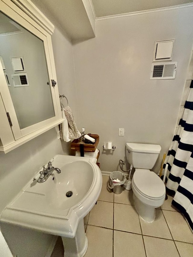 4118 N Kedzie Ave, Chicago, IL 60618 - full bath featuring toilet, crown molding, tile patterned flooring, and curtained shower