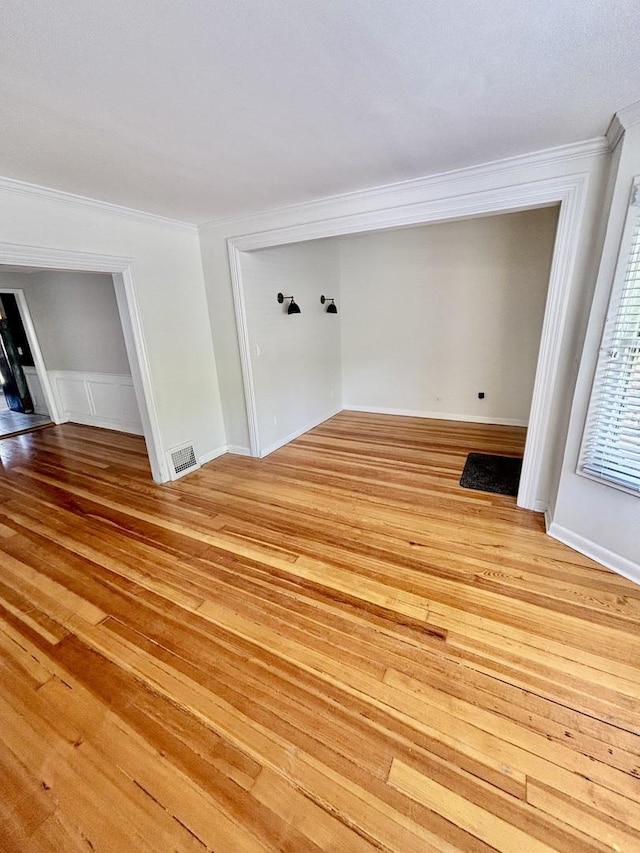 4118 N Kedzie Ave, Chicago, IL 60618 - unfurnished room with light wood-style floors and ornamental molding