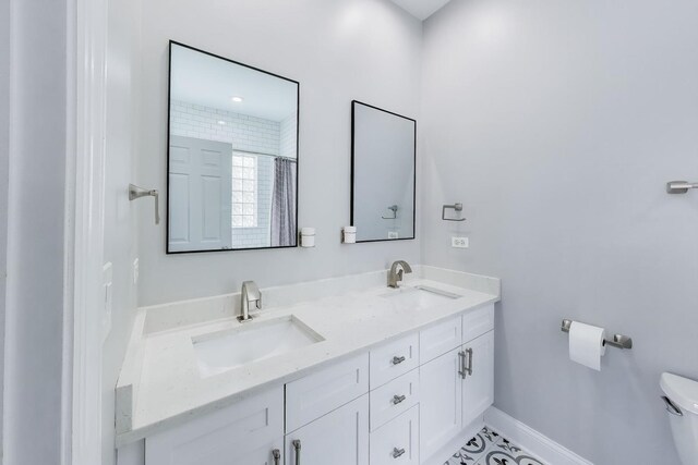 1952 W Fletcher St Unit 2W, Chicago, IL 60657 - bathroom featuring double vanity, toilet, and a shower with curtain