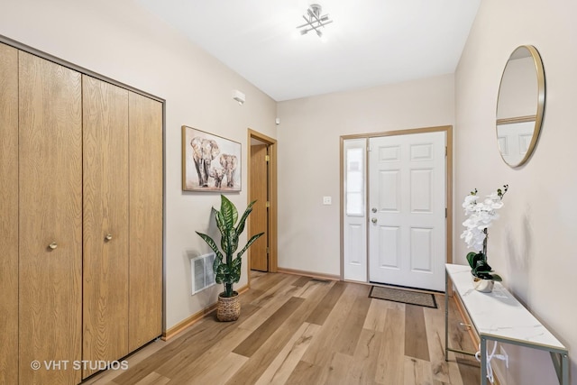 6417 Blue Sky Ln, Matteson, IL 60443 - entryway featuring light wood-style floors and baseboards
