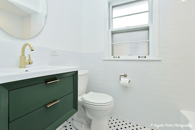 10067 Lavergne Ave, Skokie, IL 60077 - full bath with vanity, tile walls, toilet, wainscoting, and tile patterned floors