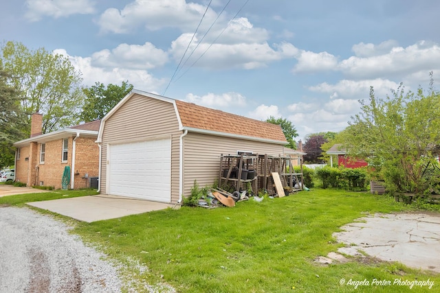 10067 Lavergne Ave, Skokie, IL 60077 - detached garage featuring driveway
