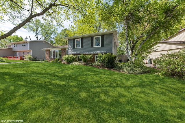2109 Sprucewood Ln, Lindenhurst, IL 60046 - view of front of home with a front yard