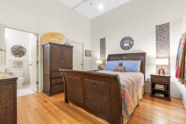 547 S Clark St Unit 704, Chicago, IL 60605 - bedroom featuring light wood finished floors, high vaulted ceiling, ensuite bathroom, and baseboards