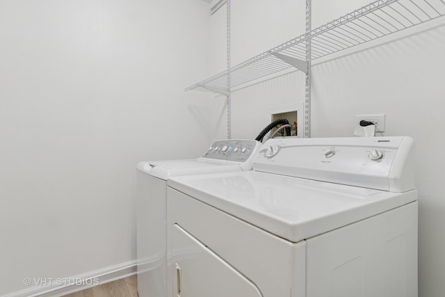 266 Mayfair Ln Unit C1, Schaumburg, IL 60193 - laundry area with independent washer and dryer, baseboards, and light wood-style floors