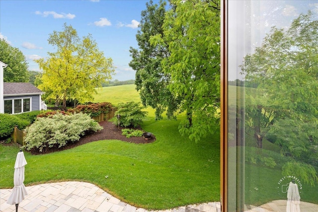 560 Braemar Ave, Naperville, IL 60563 - view of grassy yard with a patio area