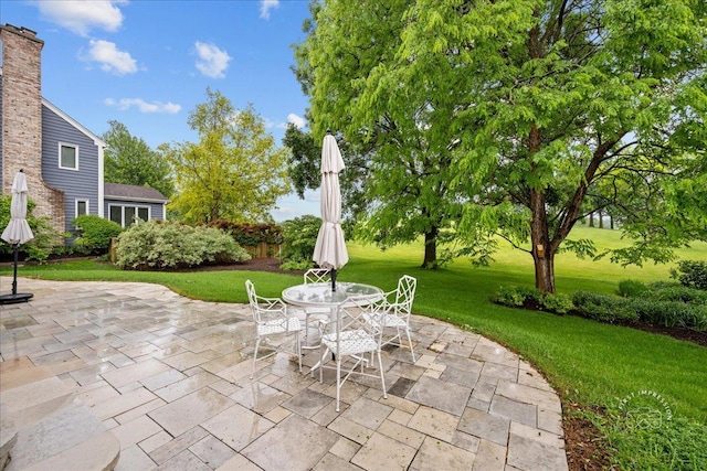 560 Braemar Ave, Naperville, IL 60563 - view of patio with outdoor dining space