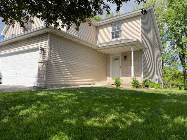 1181 Golf Ct, Dekalb, IL 60115 - traditional-style home with brick siding and a front lawn