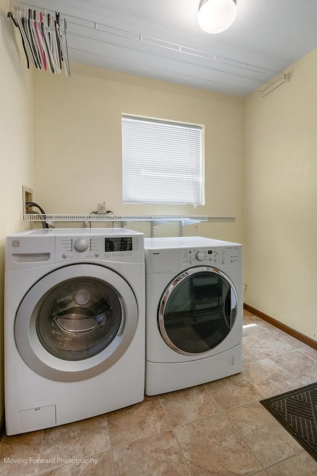 150 Meadows Ct, Sugar Grove, IL 60554 - laundry area with washer and dryer and baseboards
