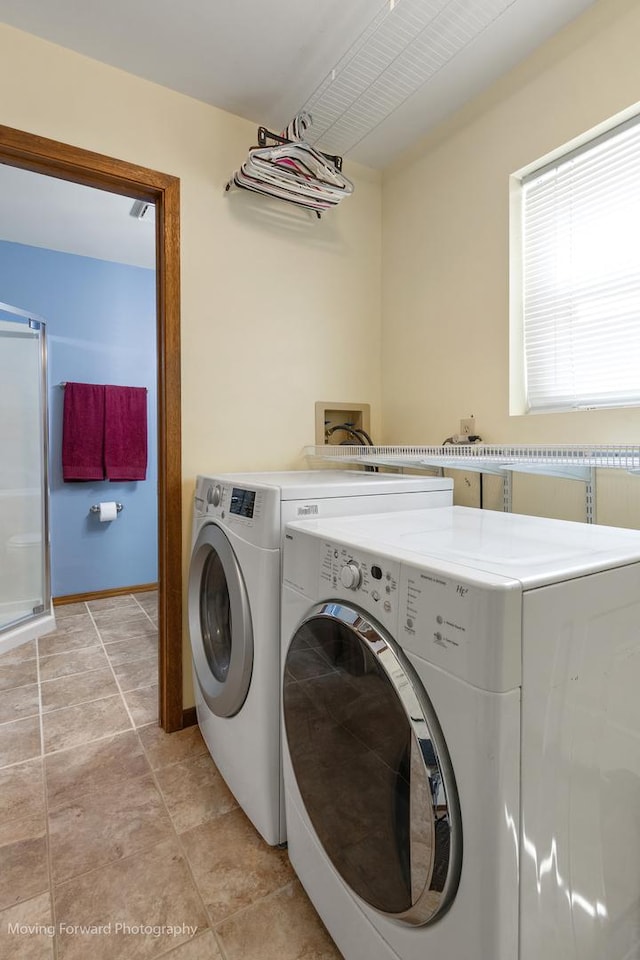 150 Meadows Ct, Sugar Grove, IL 60554 - laundry area featuring washing machine and dryer
