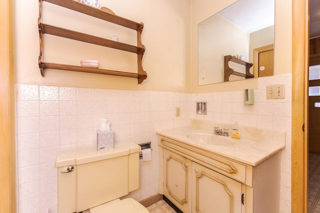 401 N 4th Ave, Chenoa, IL 61726 - half bath featuring toilet, vanity, and tile walls