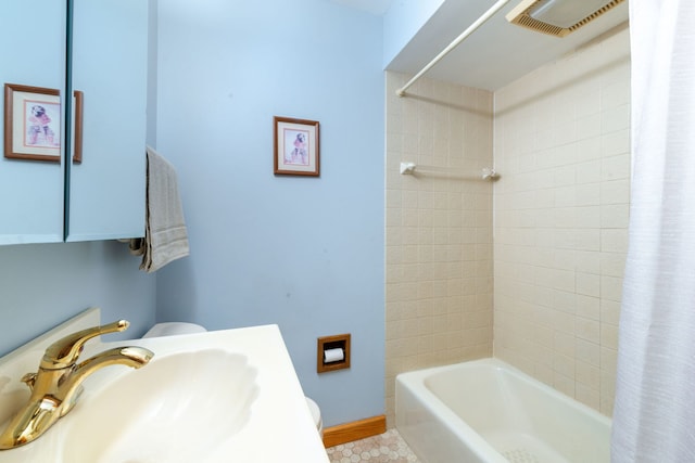 229 N Marion Ave, Bartlett, IL 60103 - full bathroom with a sink, toilet, shower / tub combo with curtain, and baseboards
