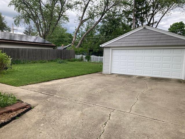 229 N Marion Ave, Bartlett, IL 60103 - view of property's community featuring a lawn and a gazebo