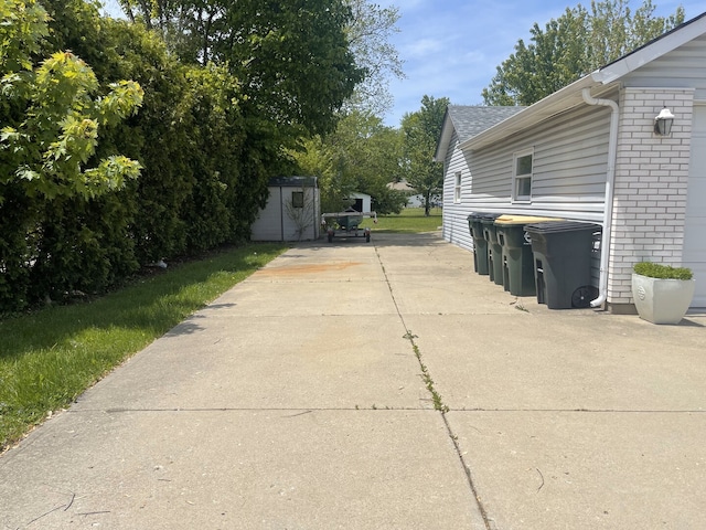 3400 N Buffalo Grove Rd, Arlington Heights, IL 60004 - view of concrete driveway