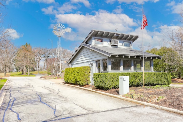 45 Silo Ridge Rd, Orland Park, IL 60467 - view of front of property with board and batten siding