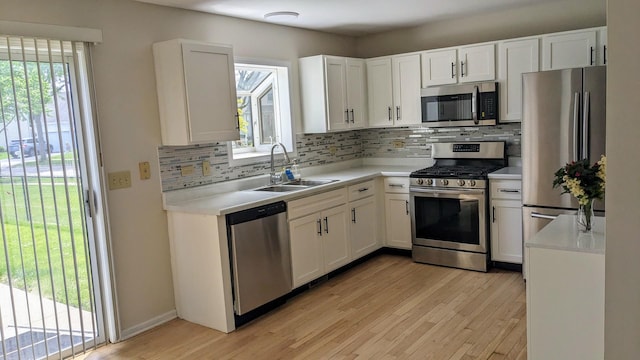 653 Fairview Ln, South Elgin, IL 60177 - kitchen featuring appliances with stainless steel finishes, a sink, light wood-type flooring, and tasteful backsplash