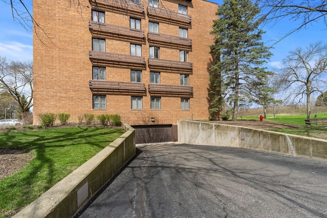 2000 Chestnut Ave Unit 507, Glenview, IL 60025 - view of apartment building / complex featuring driveway and an attached garage