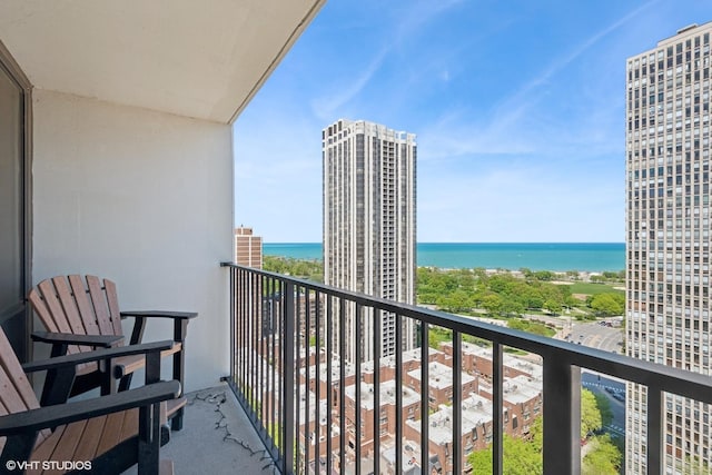 1636 N Wells St Unit 2601, Chicago, IL 60614 - balcony with a water view