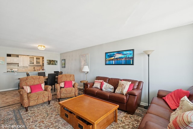 1636 N Wells St Unit 2601, Chicago, IL 60614 - living room with baseboards