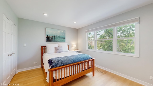 14352 Crystal Tree Dr, Orland Park, IL 60462 - bedroom featuring light wood finished floors, baseboards, and recessed lighting